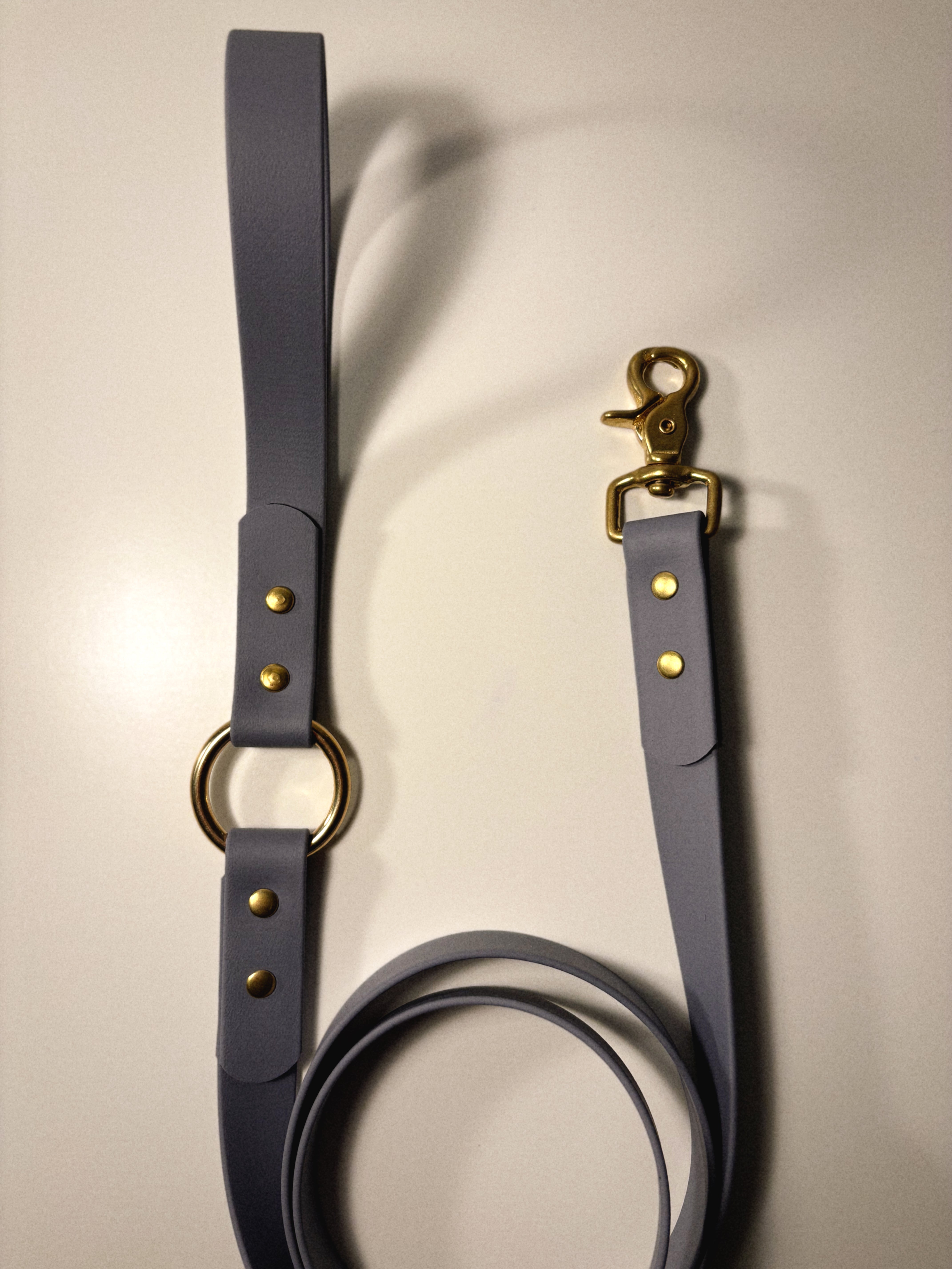 the grey O-leash