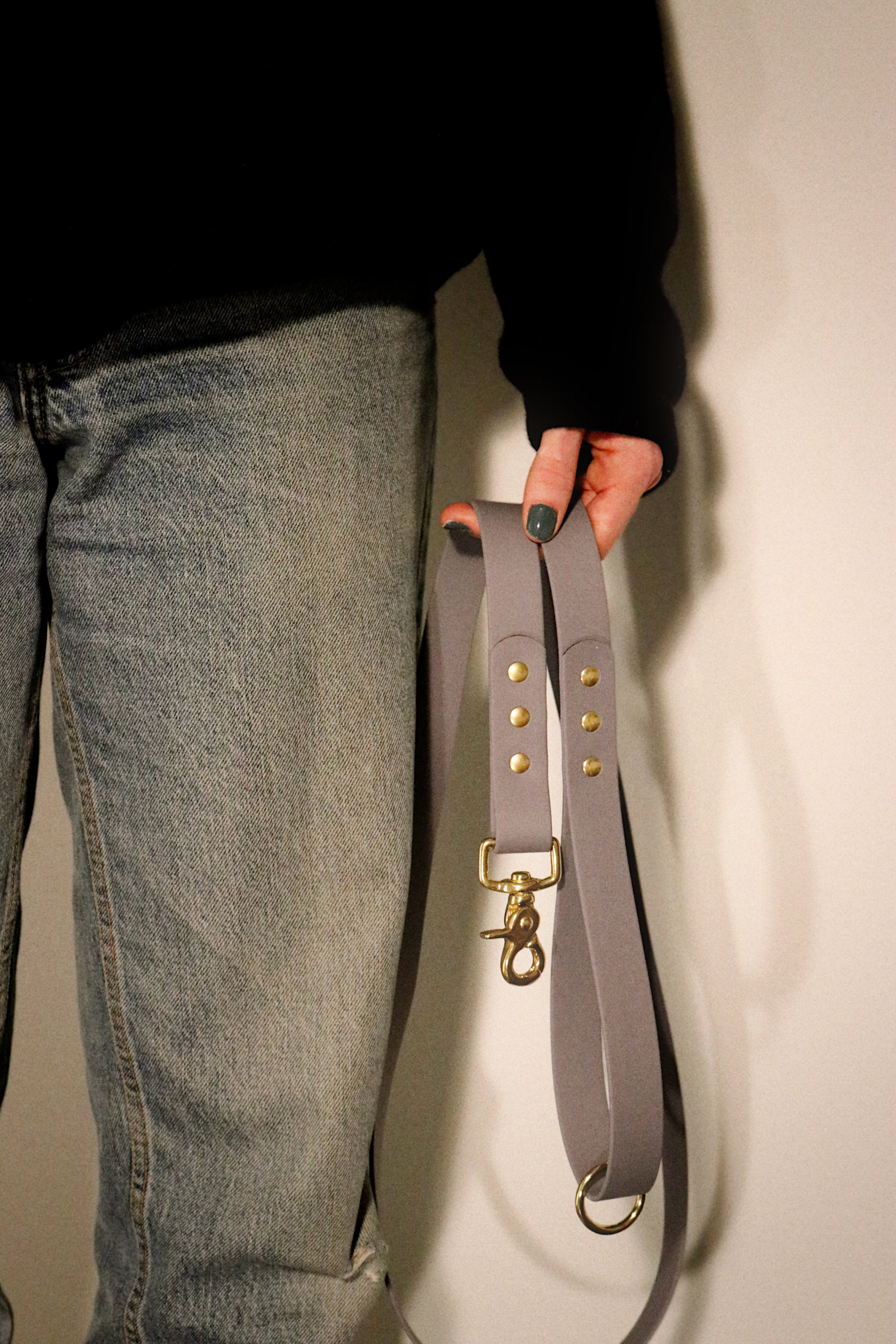 the grey luxe leash